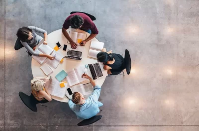 Grupos de estudo: entenda as vantagens de fazer parte