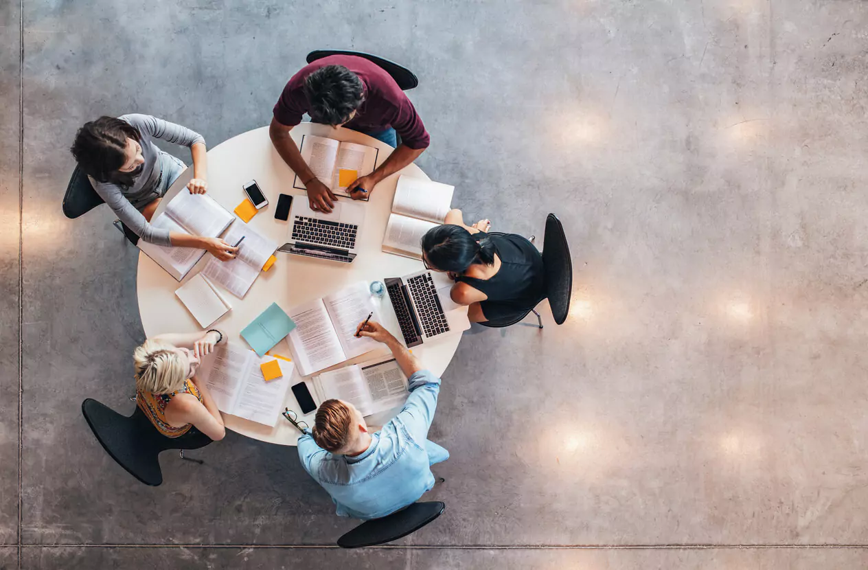 Grupos de estudo: entenda as vantagens de fazer parte