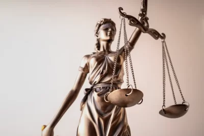 Conheça as diversas abordagens do Direito com a professora Wilba Bernardes