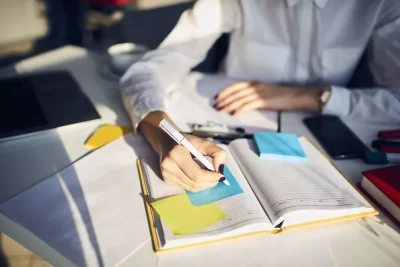 Como conciliar estágio e graduação sem se sobrecarregar