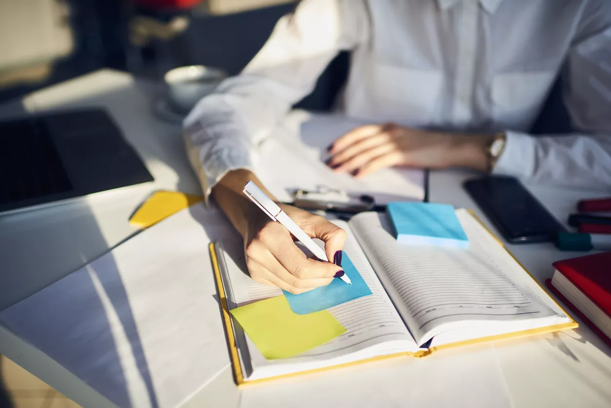 Como conciliar estágio e graduação sem se sobrecarregar