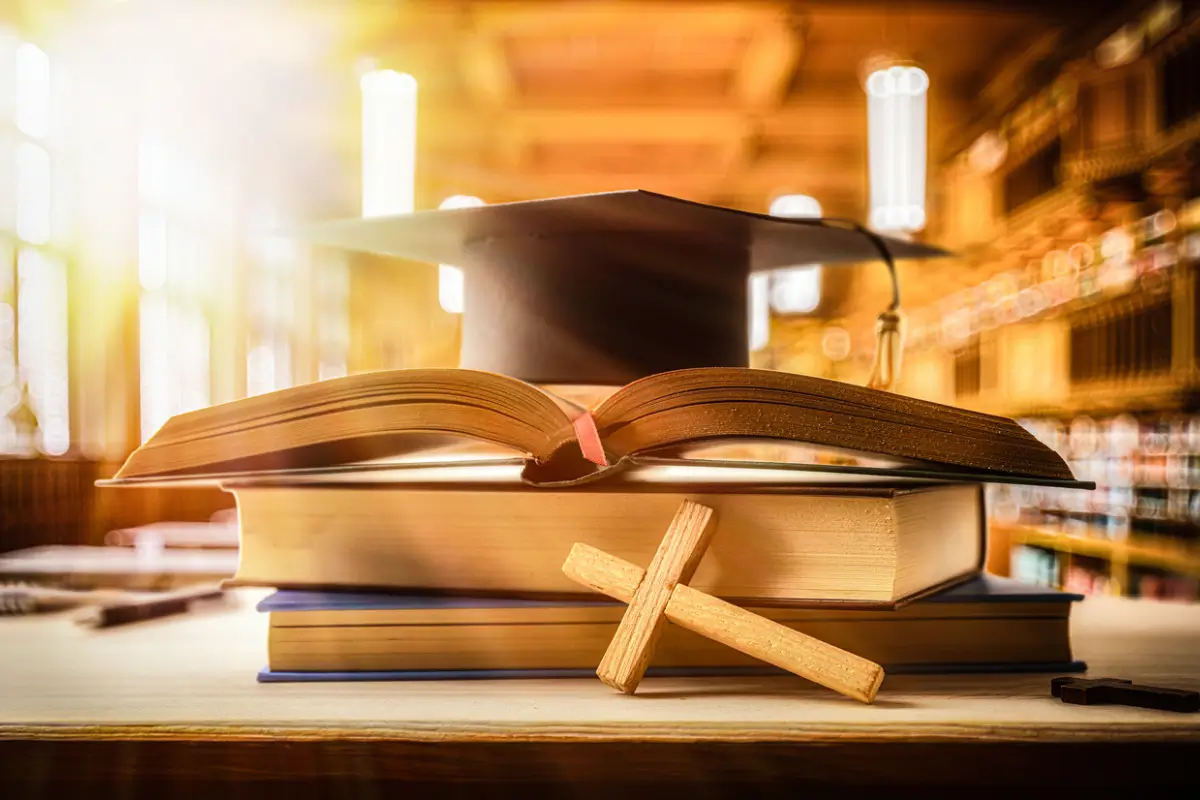 Pós em Ciências da Religião na PUC Minas: como é o curso