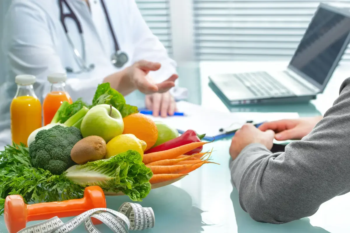 Nutrição clínica: o que é, áreas de atuação e como se especializar